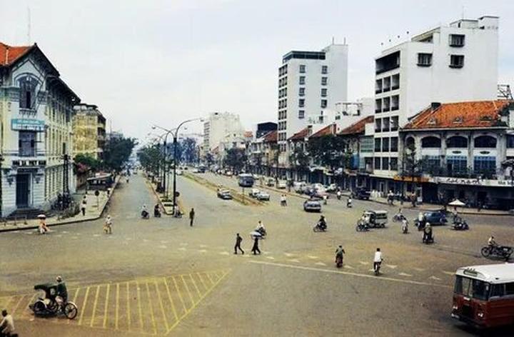 Trong một đoạn video diễn hài gần đây, Bi Béo- con trai của NSND, Cục trưởng