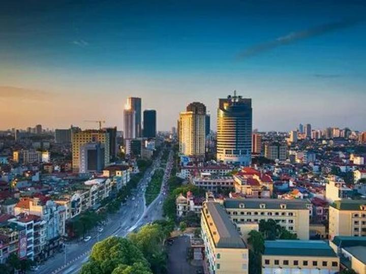 Xu hướng 4 kiểu áo sơ mi dìm dáng, xỉn: Hotspot Matrix tiết lộ bí quyết video viral